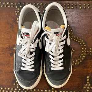 Nike Men's Black and White Sneakers